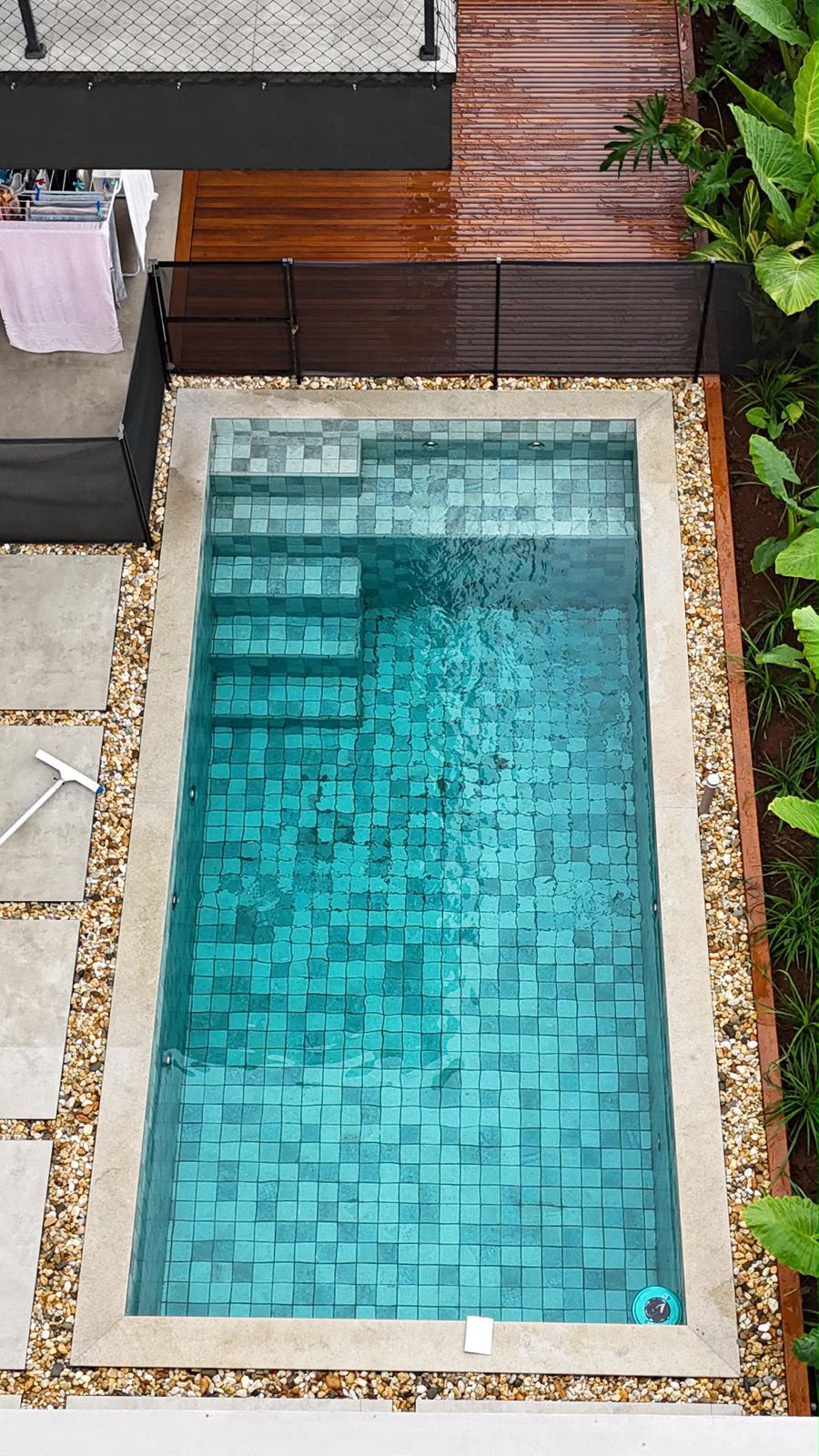 Vista aerea de piscina pastilhada